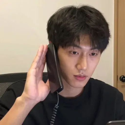 Từ vựng 喂 – alo (khi nghe điện thoại); này (gọi ai đó)